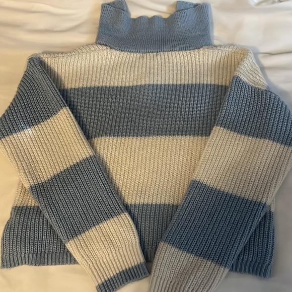 Blue and white checkered sweatshirt, kids XL, women’s S-XS cropped - Picture 4 of 4